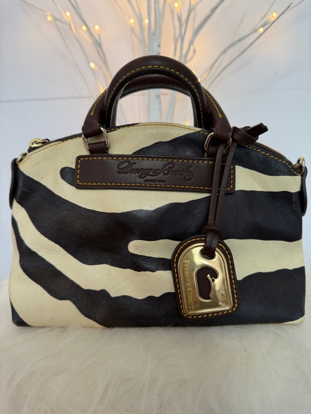 Dooney & Bourke EUC black & cream leather w/brown leather trim.Adj Crossbody - Picture 4 of 11